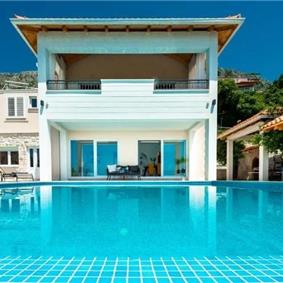 3 bedroom villa with infinity pool in Mlini, sleeps 6